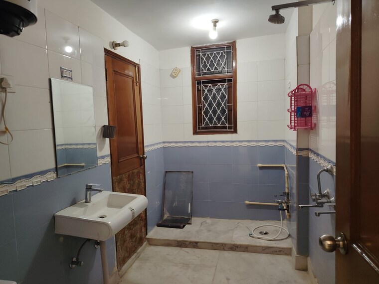 Master Bedroom, south extension i 4 Bedroom 300 Sq.Yd. Builder Floor In South Extension I Delhi 9558602