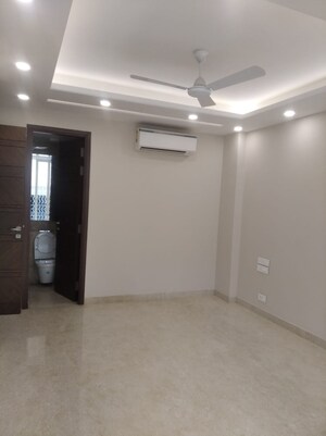 Room in 3 BHK Builder Floor at Gulmohar Park – for Rent
