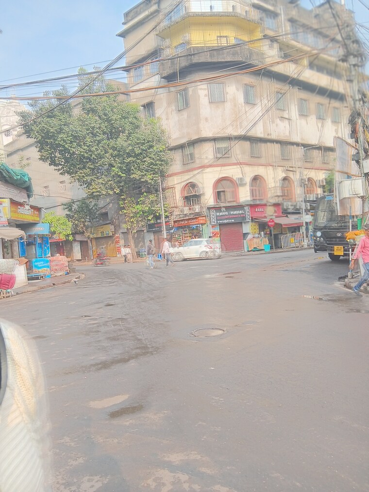 Master Plan, new market Commercial Shop 300 Sq.Ft. In New Market Kolkata 9558620