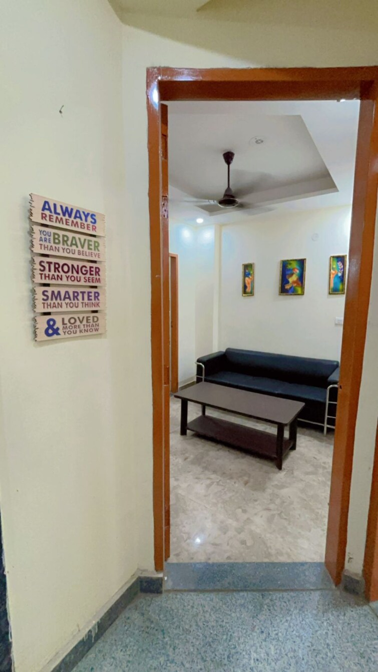 Living Room, sector 45 1 Bedroom 400 Sq.Ft. Apartment In Sector 45 Gurgaon 9558617