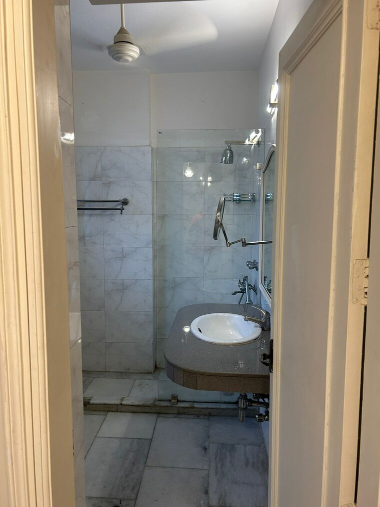 Bathroom, defence colony 3 Bedroom 2100 Sq.Ft. Builder Floor In Defence Colony Delhi 9558624