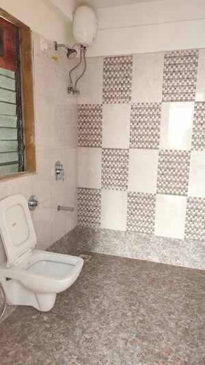 Bathroom in 3 BHK Apartment at Azad Nagar – for Rent