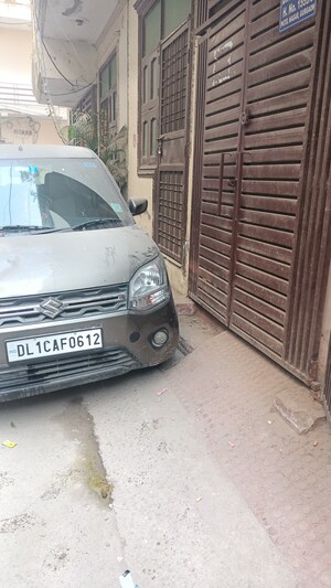 Parking in 1 BHK Builder Floor at Old DLF Colony, Sector 14 – for Sale