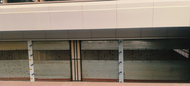 Room, ska-arcadia Commercial Shop 236 Sq.Ft. In Wave City Ghaziabad 9558701