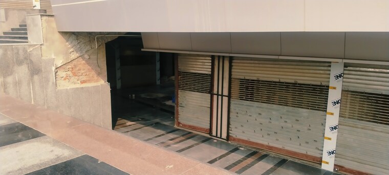 Room, ska-arcadia Commercial Shop 236 Sq.Ft. In Wave City Ghaziabad 9558701