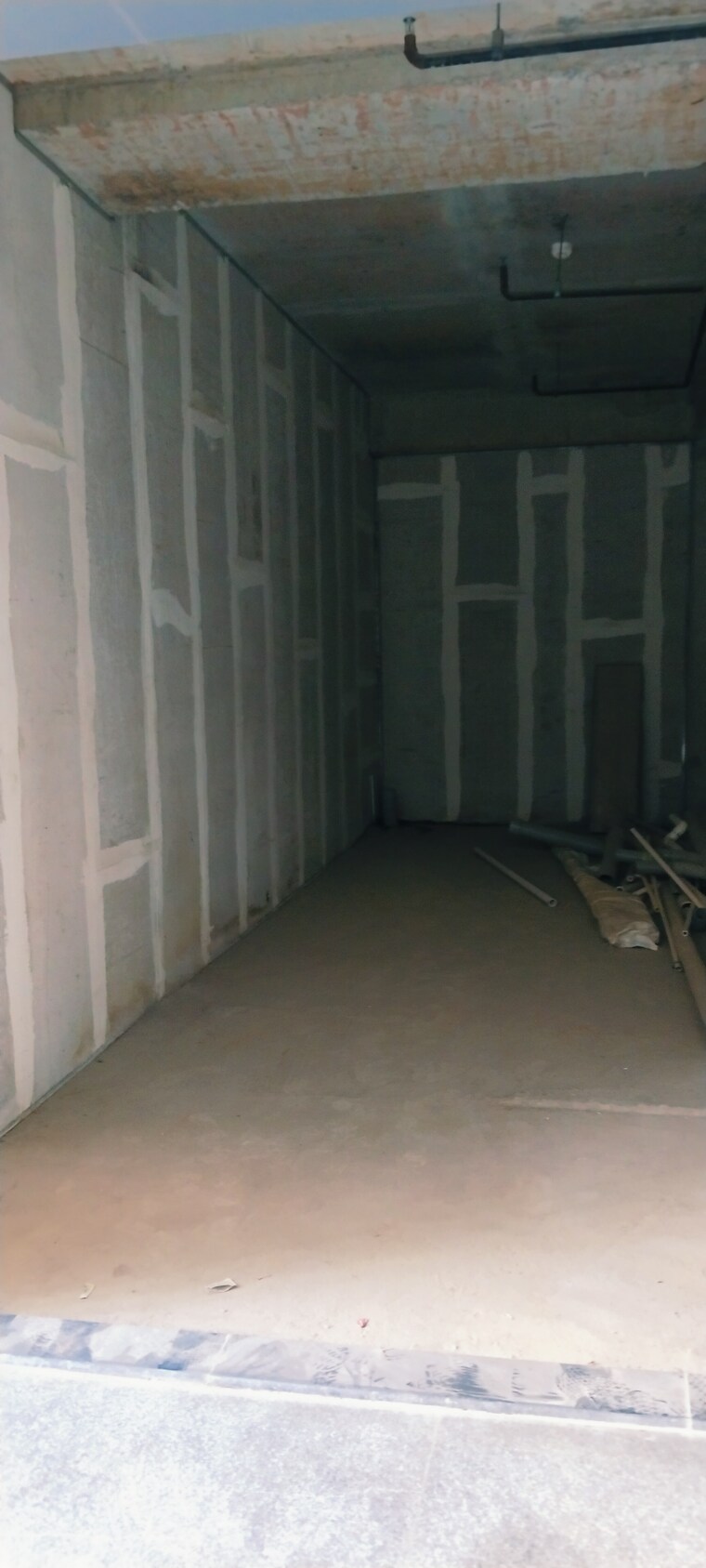 Room, ska-arcadia Commercial Shop 350 Sq.Ft. In Wave City Ghaziabad 9558718