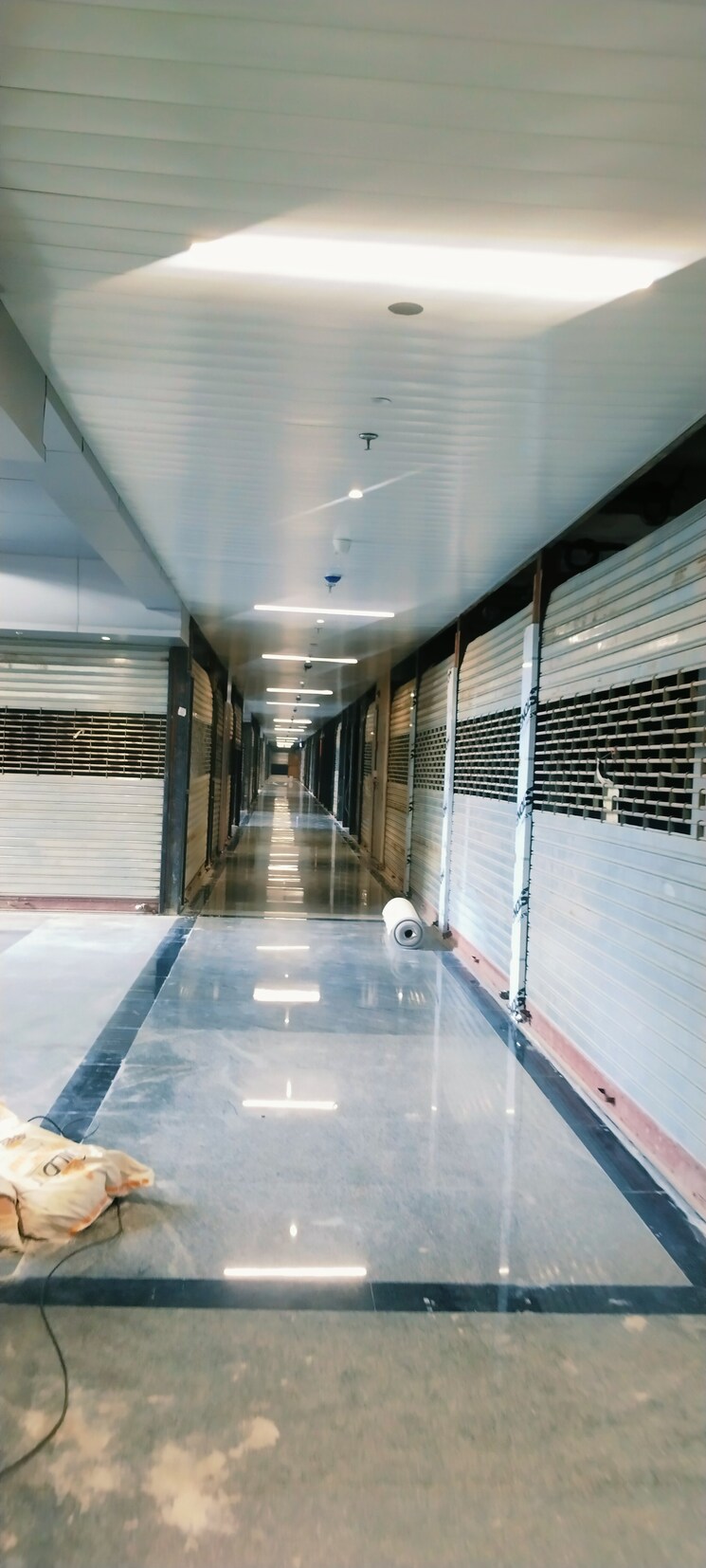 undefined, ska-arcadia Commercial Shop 350 Sq.Ft. In Wave City Ghaziabad 9558718