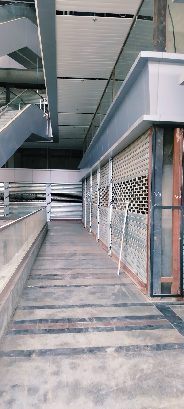 Balcony, ska-arcadia Commercial Shop 350 Sq.Ft. In Wave City Ghaziabad 9558718