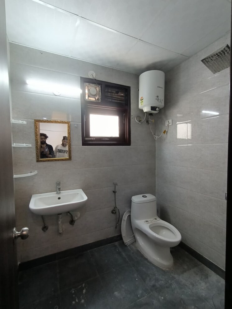 Bathroom, saket 2 Bedroom 950 Sq.Ft. Builder Floor In Saket Delhi 9558758