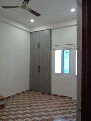 Room in 2 BHK Apartment at Ansal Felix Square, Gomti Nagar – for Rent