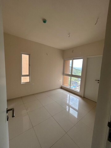 Room in 3 BHK Apartment at Godrej Green Vistas, Mahalunge – for Rent