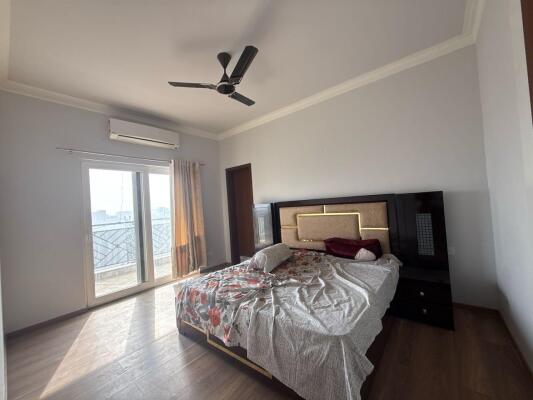 3 BHK + Servant Room Apartment For Rent in Central Park Flower Valley Aqua Front Towers