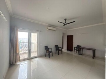 Room in 3 BHK Apartment at Central Park Flower Valley Aqua Front Towers, Sohna Sector 33 – for Rent