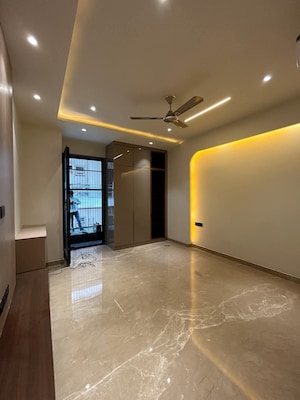 Room in 4 BHK Apartment at Freedom Fighters Enclave – for Rent