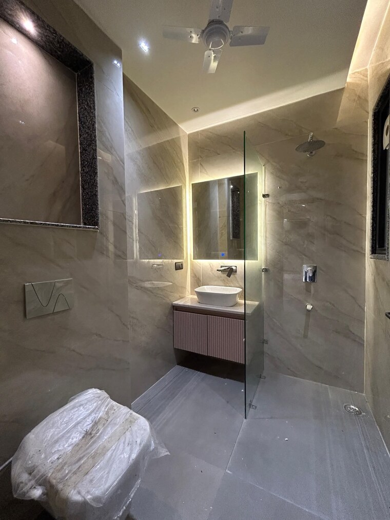 Bathroom, freedom fighters enclave 4 Bedroom 2200 Sq.Ft. Apartment In Freedom Fighters Enclave Delhi 9558840