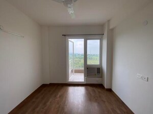 Room in 3 BHK Apartment at Silverglades The Melia, Sohna Sector 35 – for Rent