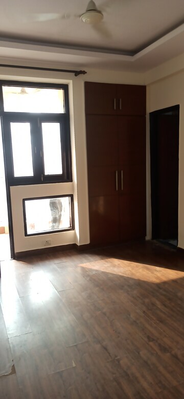 Furnished Amenities in 4 BHK Apartment at Anand Niketan CGHS, Sector 52 – for Rent