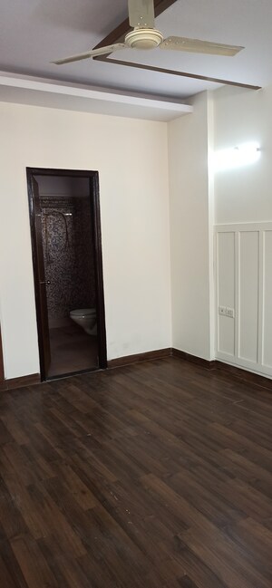 Furnished Amenities in 4 BHK Apartment at Anand Niketan CGHS, Sector 52 – for Rent