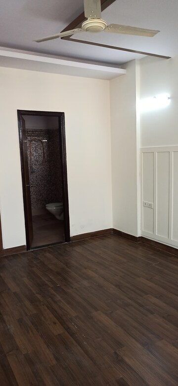 Furnished Amenities in 4 BHK Apartment at Anand Niketan CGHS, Sector 52 – for Rent