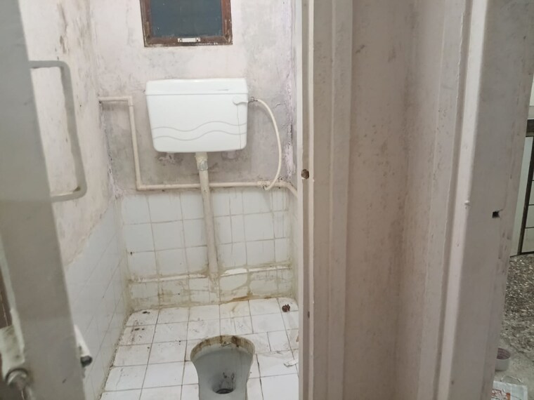 Bathroom, jeevan-sahar-chs 1 RK 300 Sq.Ft. Apartment In Andheri East Mumbai 9558871