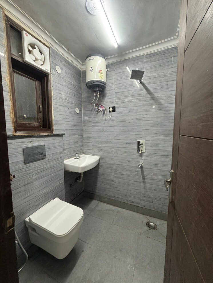 Bathroom, saket 1 Bedroom 450 Sq.Ft. Builder Floor In Saket Delhi 9558905