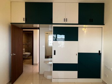 Room in 2 BHK Apartment at Prestige Jindal City, Bagalakunte – for Rent