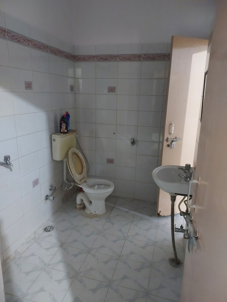 Bathroom, indira nagar 3 Bedroom 1650 Sq.Ft. Independent House In Indira Nagar Lucknow 9558912
