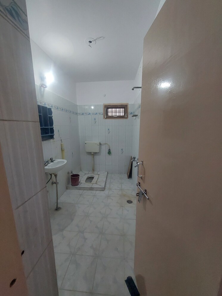 Bathroom, indira nagar 3 Bedroom 1650 Sq.Ft. Independent House In Indira Nagar Lucknow 9558912