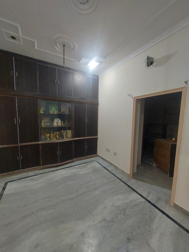 Room, indira nagar 3 Bedroom 1650 Sq.Ft. Independent House In Indira Nagar Lucknow 9558912