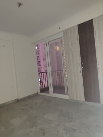 Room in 3 BHK Apartment at DPL Flora Heritage, Sector 1 Greater Noida – for Rent