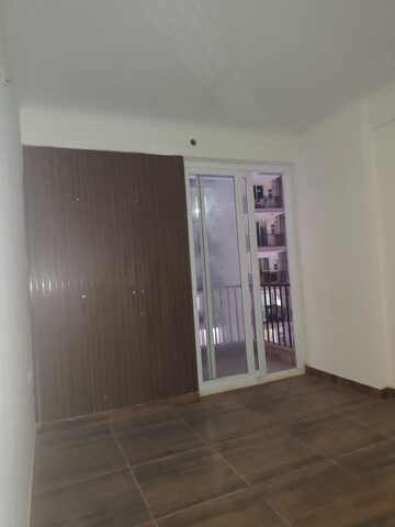 Room in 3 BHK Apartment at DPL Flora Heritage, Sector 1 Greater Noida – for Rent