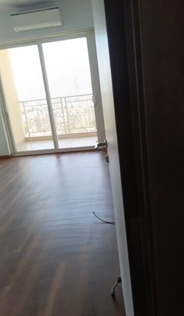 Room in 3 BHK Apartment at Emaar Palm Heights, Sector 77 – for Rent