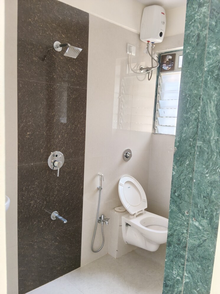 Bathroom, mohan-mahal 2 Bedroom 1000 Sq.Ft. Apartment In Panch Pakhadi Thane 9559032