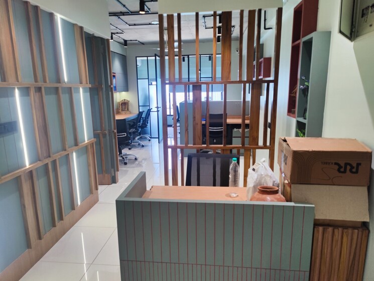 Balcony, sun-westbank Commercial Office Space 785 Sq.Ft. In Navrangpura Ahmedabad 9559025