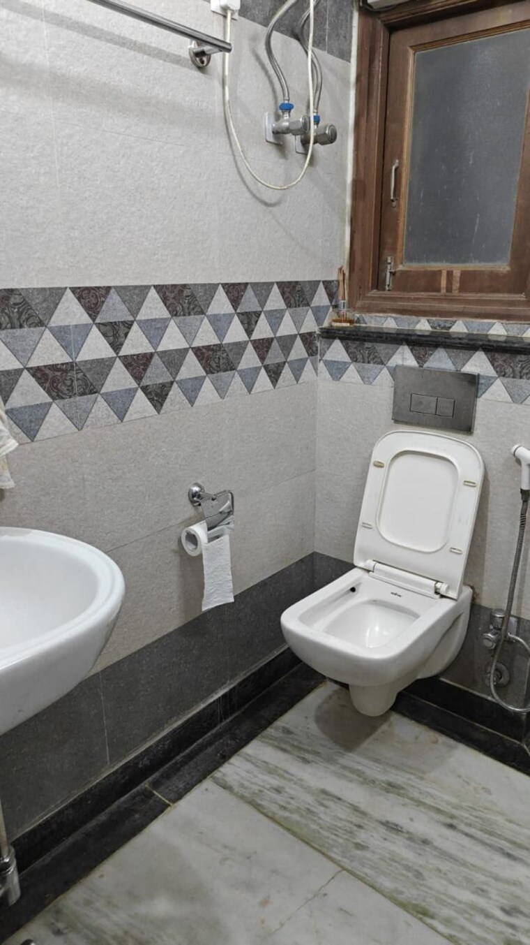 Bathroom, paryavaran complex 1 Bedroom 650 Sq.Ft. Apartment In Paryavaran Complex Delhi 9559046