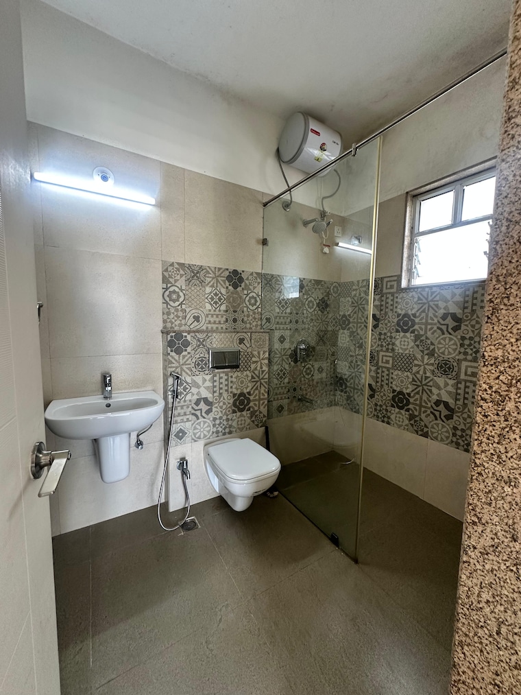 Bathroom, rohan-kritika 3 Bedroom 2000 Sq.Ft. Apartment In Sinhagad Road Pune 9559070