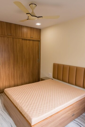 Bedroom in 2 BHK Apartment at Vaibhav Apartment Prabhadevi, Prabhadevi – for Rent