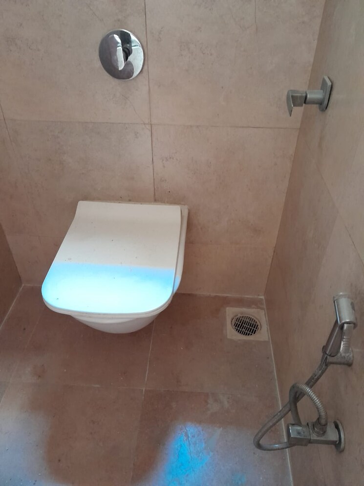 Bathroom, navkar-happy-homes 2 Bedroom 567 Sq.Ft. Apartment In Ic Colony Mumbai 9559077