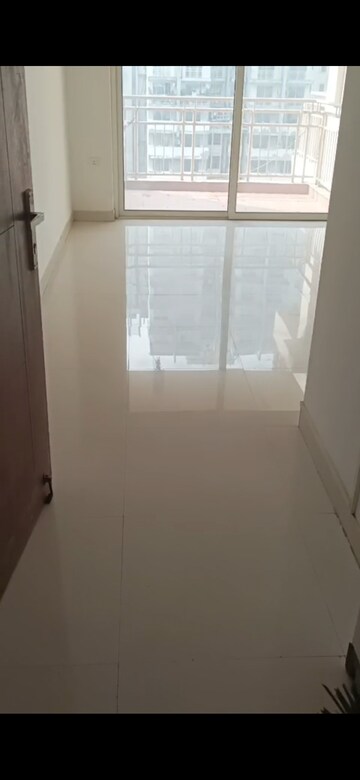 2 BHK Apartment For Rent in Raheja Vedaanta, Sector 108