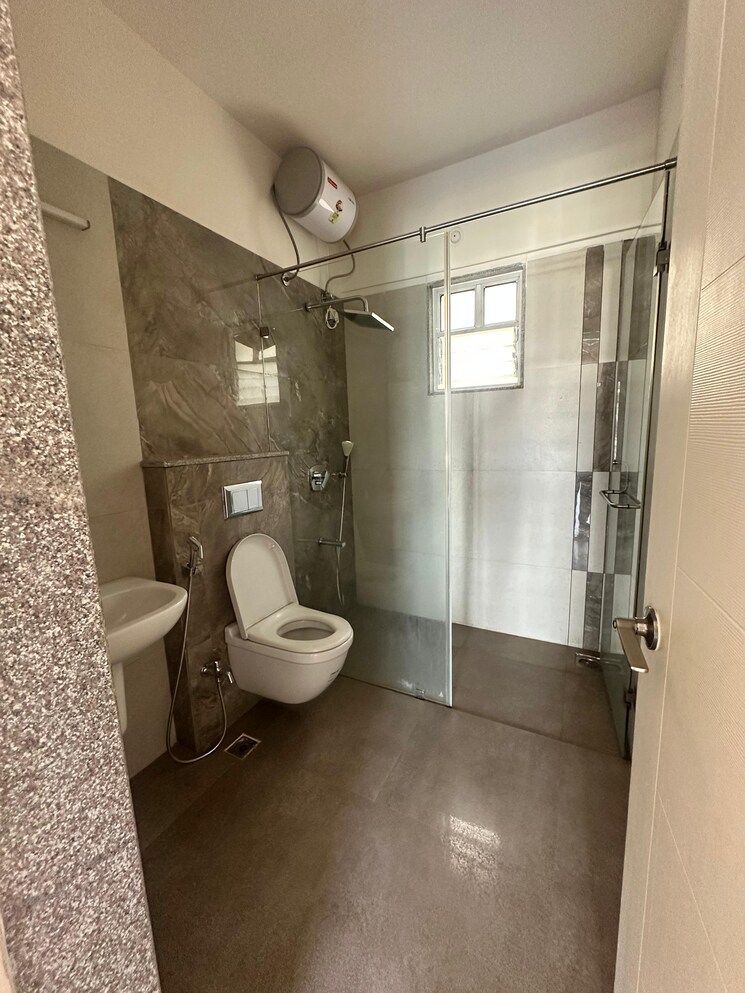 Bathroom, rohan-kritika 3 Bedroom 2000 Sq.Ft. Apartment In Sinhagad Road Pune 9559088