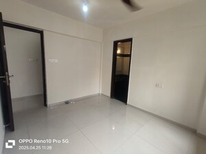 Room in 3 BHK Apartment at Lake Primrose, Powai – for Rent
