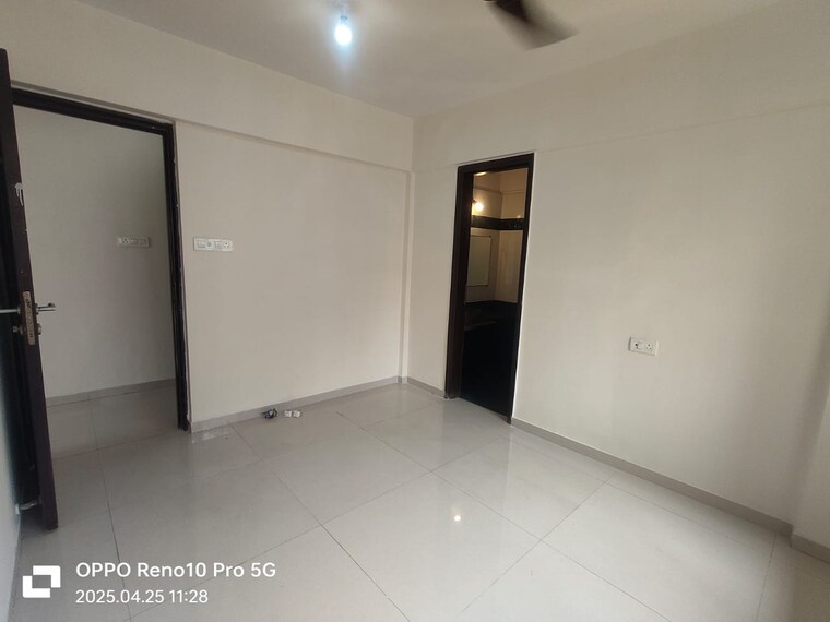 Room, lake-primrose 3 Bedroom 1500 Sq.Ft. Apartment In Powai Mumbai 9559098