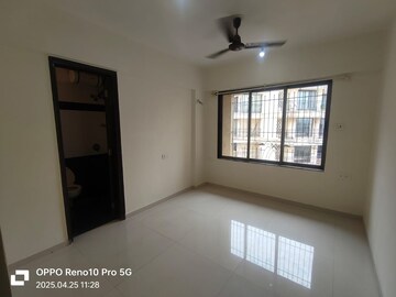 Room in 3 BHK Apartment at Lake Primrose, Powai – for Rent