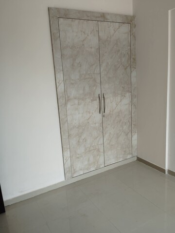 Room in 2 BHK Apartment at JNC The Park, Sector 16c Greater Noida – for Rent