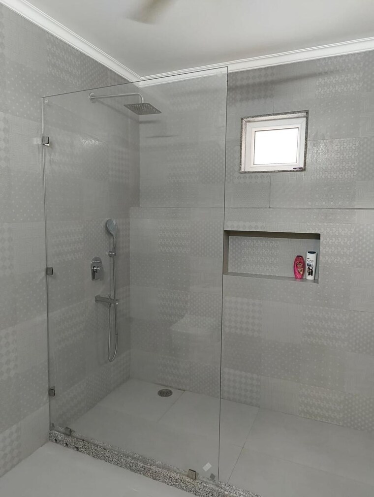 Bathroom, south extension i 3 Bedroom 500 Sq.Yd. Builder Floor In South Extension I Delhi 9559114