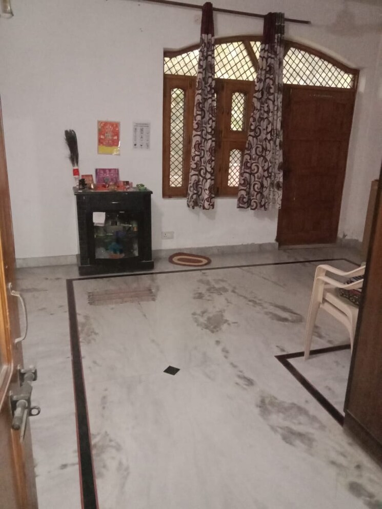 Living Room, sector 21b 3 Bedroom 250 Sq.Yd. Builder Floor In Sector 21b Faridabad 9559151