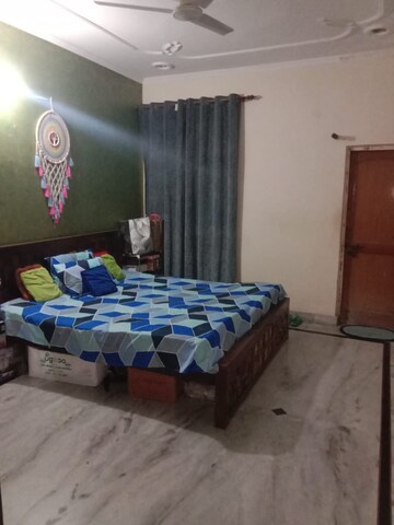Bedroom in 3 BHK Builder Floor at Sector 21b – for Rent