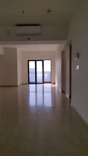 Room in 3 BHK Apartment at Lodha Vista, Lower Parel – for Sale