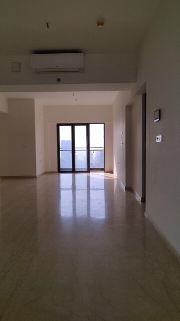 Room in 3 BHK Apartment at Lodha Vista, Lower Parel – for Sale