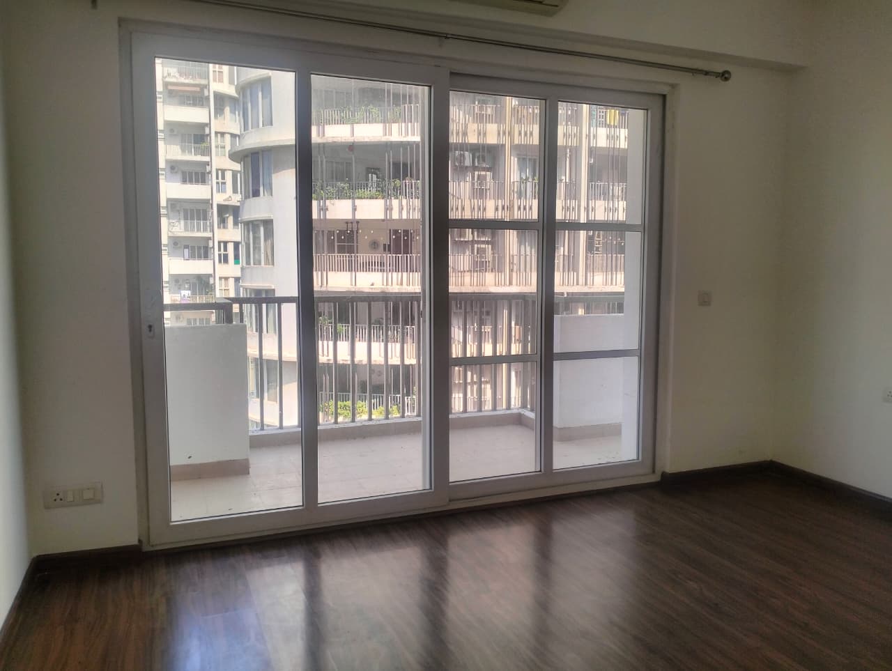 3 BHK + Servant Room Apartment For Rent in Emaar The Palm Drive-The Premier Terraces